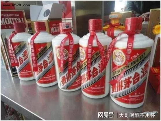 身價(jià)千萬機(jī)械廠老板,宴請(qǐng)用 假茅臺(tái) 多年無人看穿,是個(gè)高手