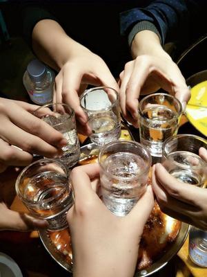 牛欄山二鍋頭 為何“酒精酒”的標(biāo)簽，擋不住生活的煙火氣？