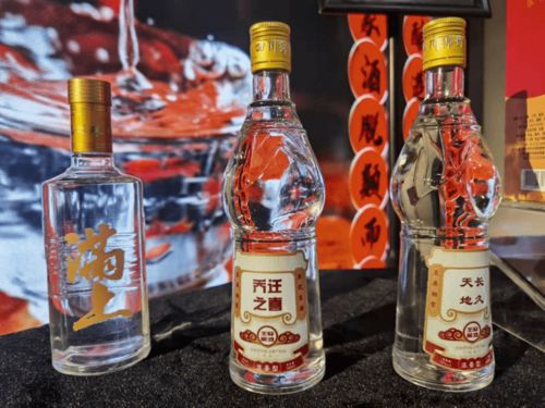 保定市民過節(jié)驚喜 名字成酒標(biāo)，預(yù)包裝食品新體驗(yàn)